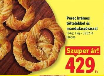 Perec krémes töltelékkel és mandulaszórással